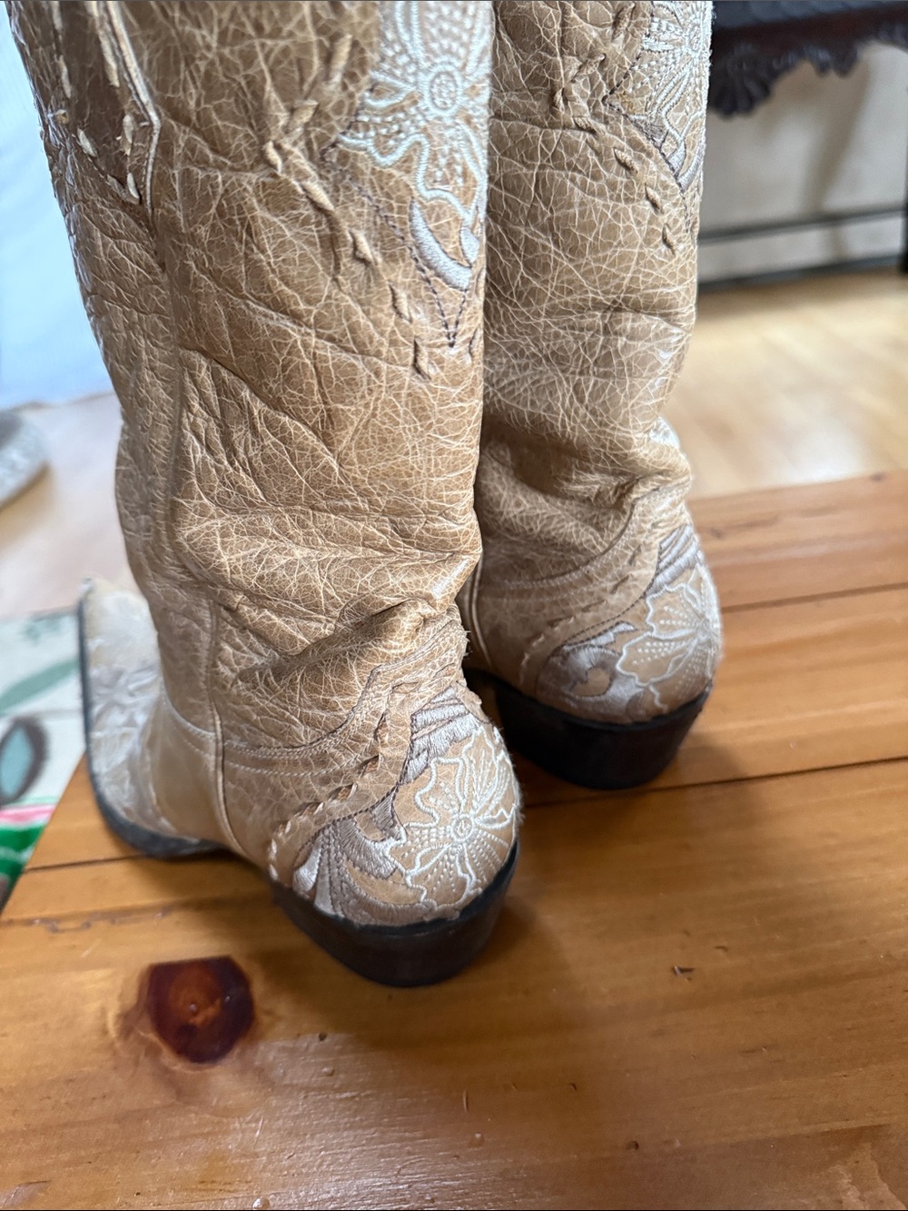 Old Gringo Tan Embroidered Leather Cowboy Boots - Picture 9 of 10